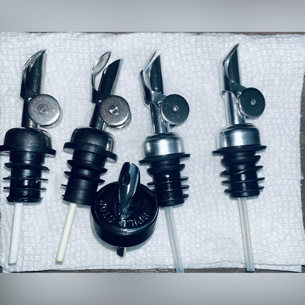 [gently used] Olive Oil Pour Spout
Applicable to most oils-Set of 5 items $19.99